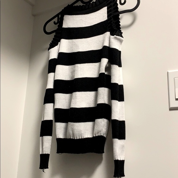 Black and white striped knitted sweater top - Picture 1 of 8
